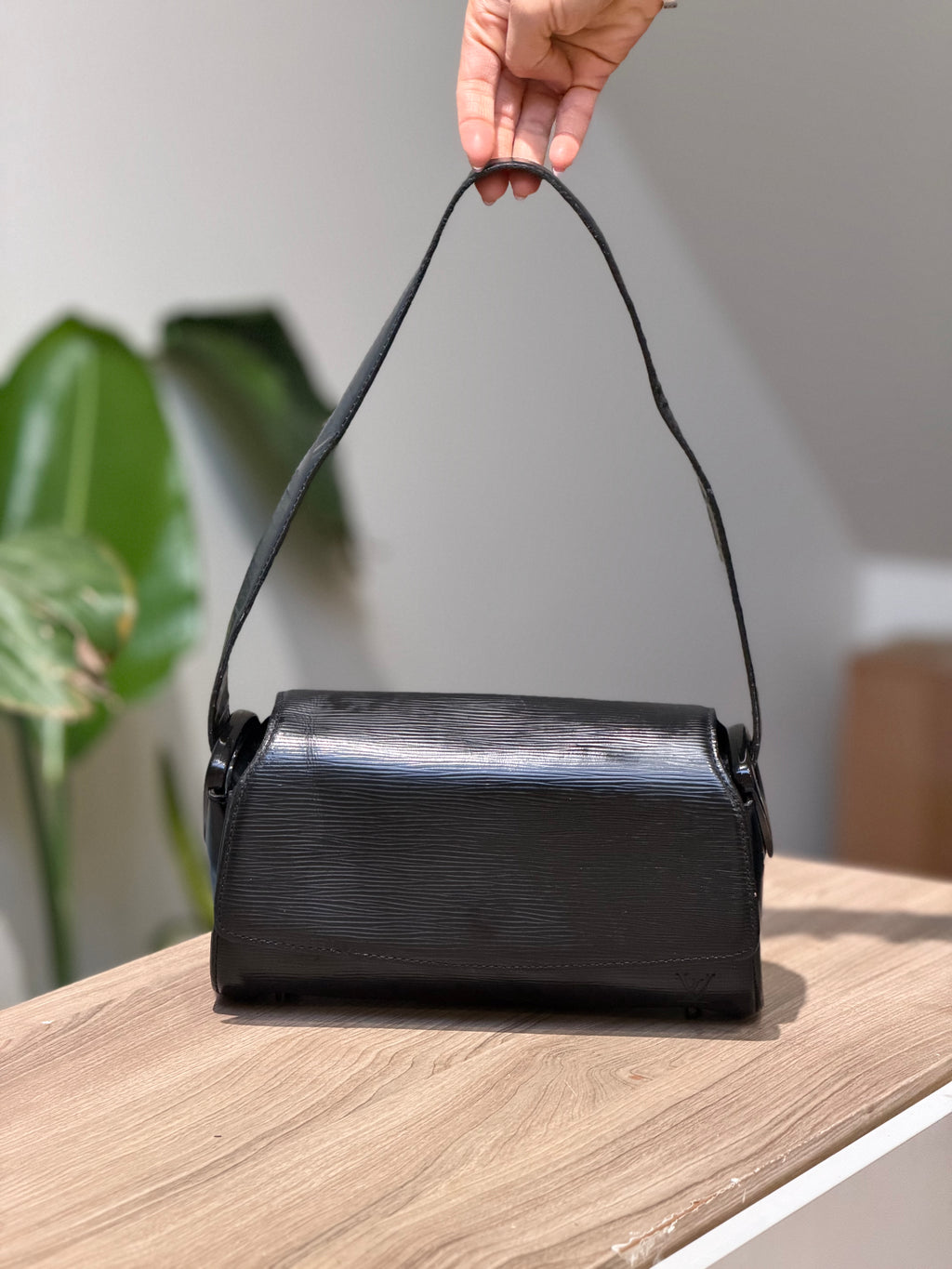 Louis Vuitton black Epi leather shoulder bag