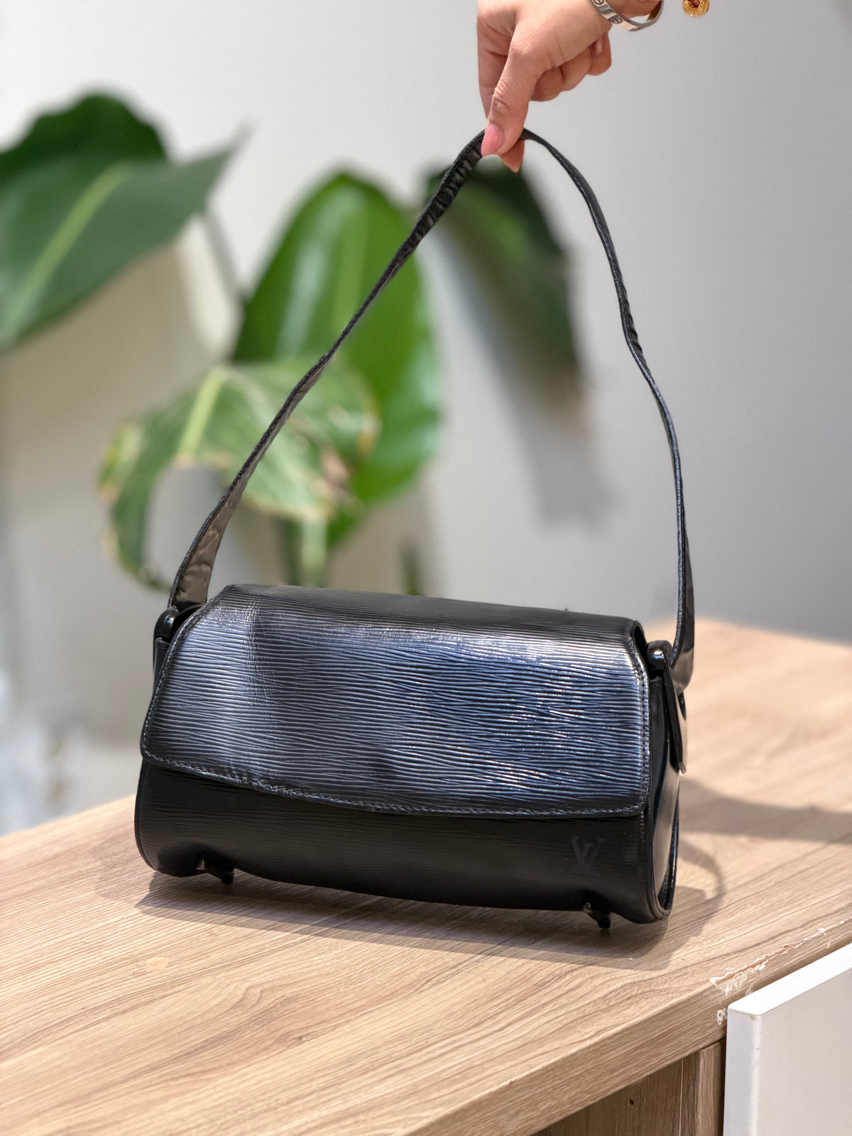 Louis Vuitton black Epi leather shoulder bag