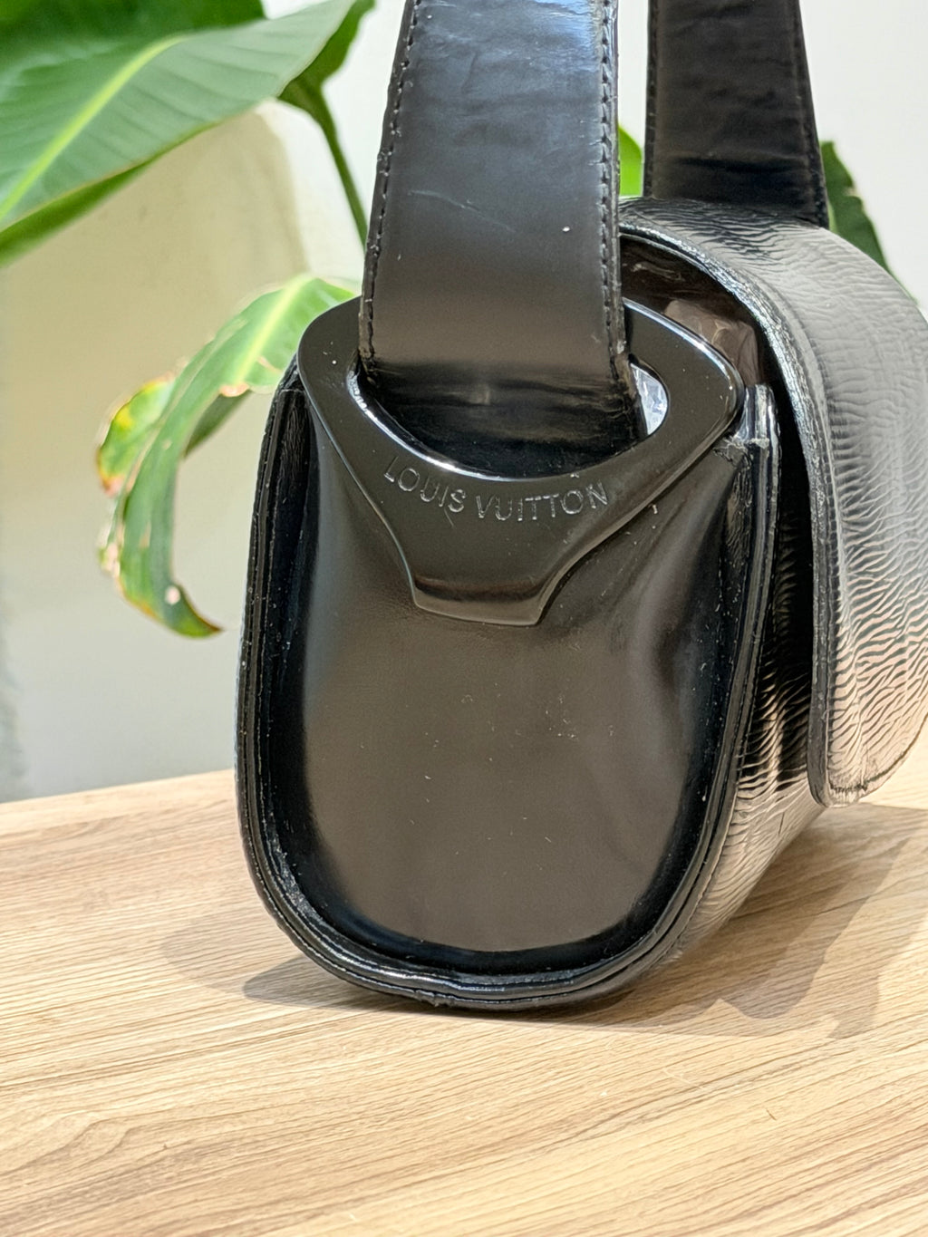 Louis Vuitton black Epi leather shoulder bag
